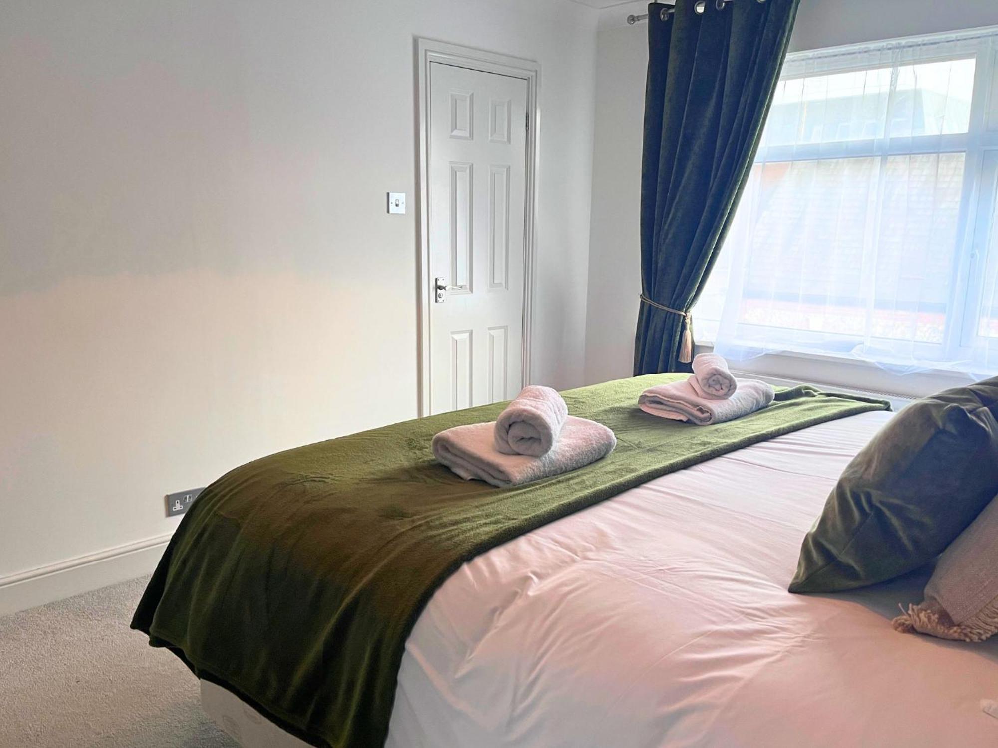 Jekyll'S On Hyde - Spacious Town House - Central Winchester - Free Parking, Sleeps 5 - By Xplus Stays ภายนอก รูปภาพ