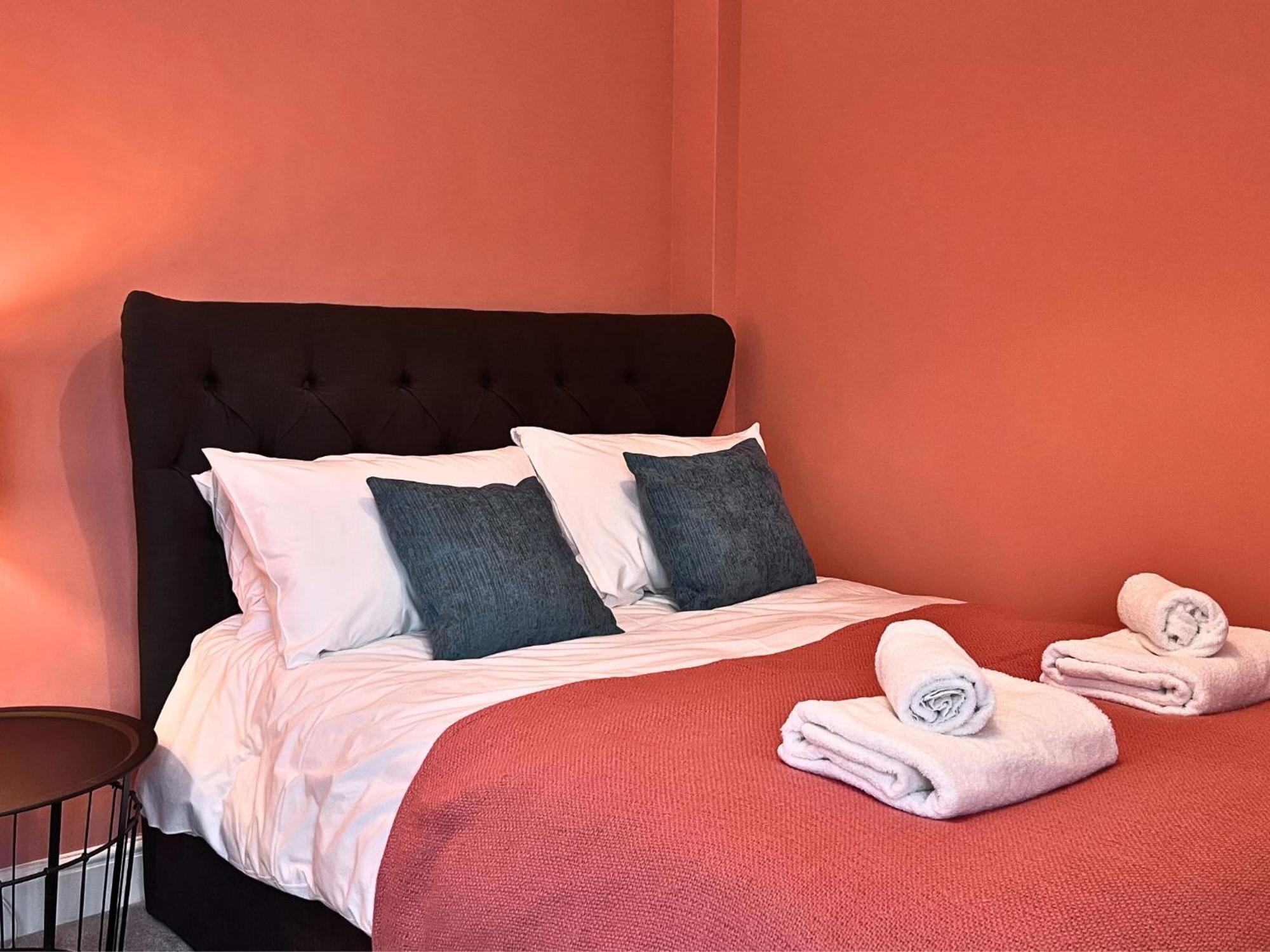 Jekyll'S On Hyde - Spacious Town House - Central Winchester - Free Parking, Sleeps 5 - By Xplus Stays ภายนอก รูปภาพ