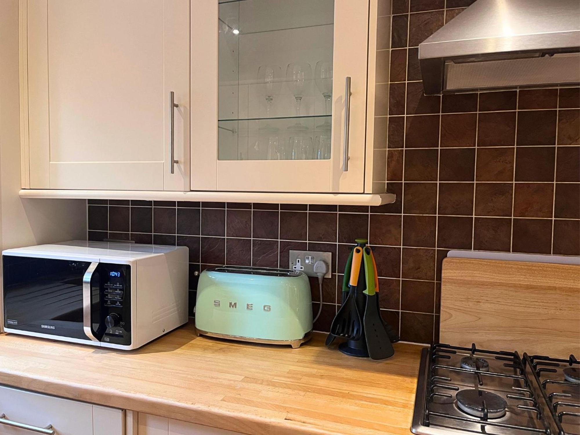 Jekyll'S On Hyde - Spacious Town House - Central Winchester - Free Parking, Sleeps 5 - By Xplus Stays ภายนอก รูปภาพ