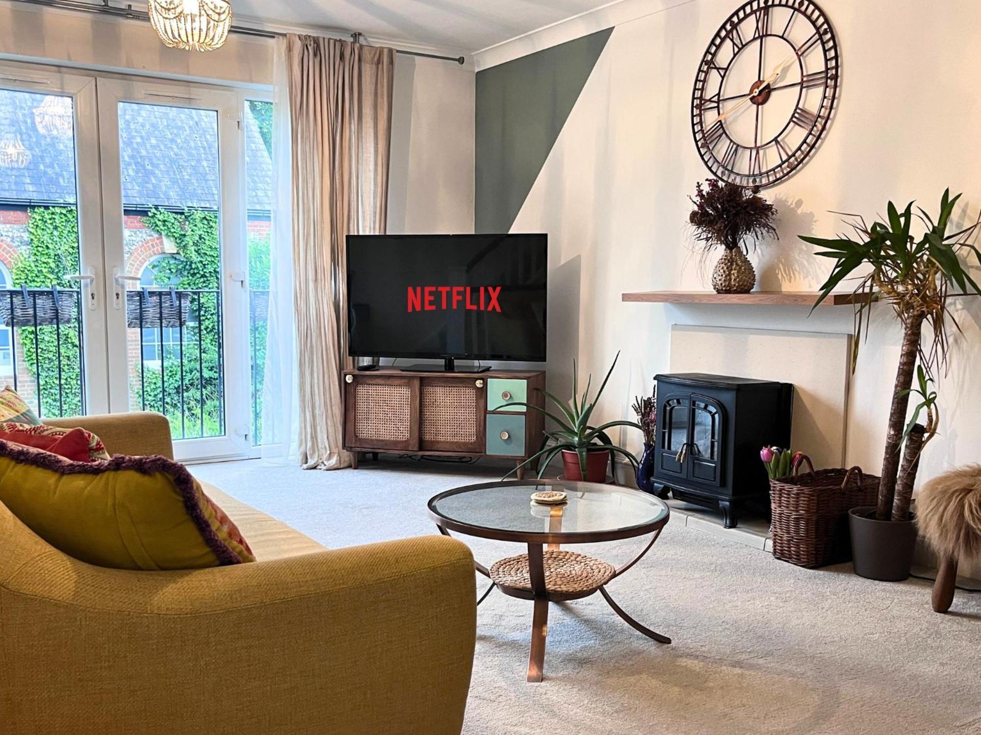 Jekyll'S On Hyde - Spacious Town House - Central Winchester - Free Parking, Sleeps 5 - By Xplus Stays ภายนอก รูปภาพ