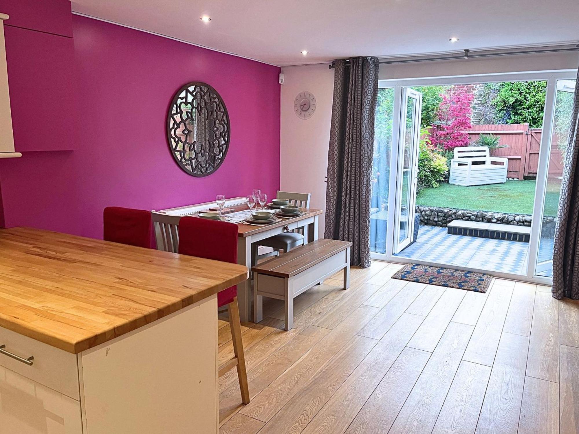 Jekyll'S On Hyde - Spacious Town House - Central Winchester - Free Parking, Sleeps 5 - By Xplus Stays ภายนอก รูปภาพ