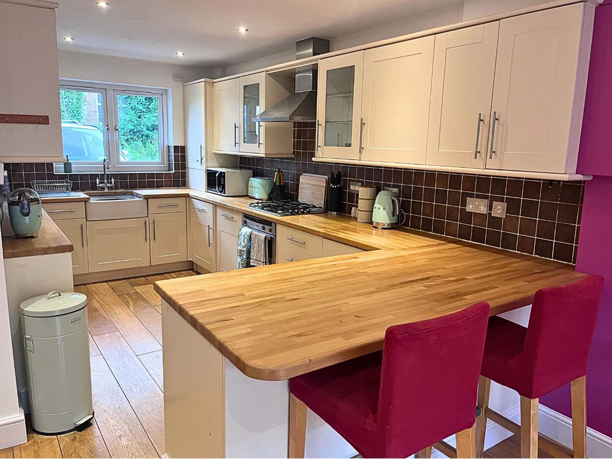 Jekyll'S On Hyde - Spacious Town House - Central Winchester - Free Parking, Sleeps 5 - By Xplus Stays ภายนอก รูปภาพ