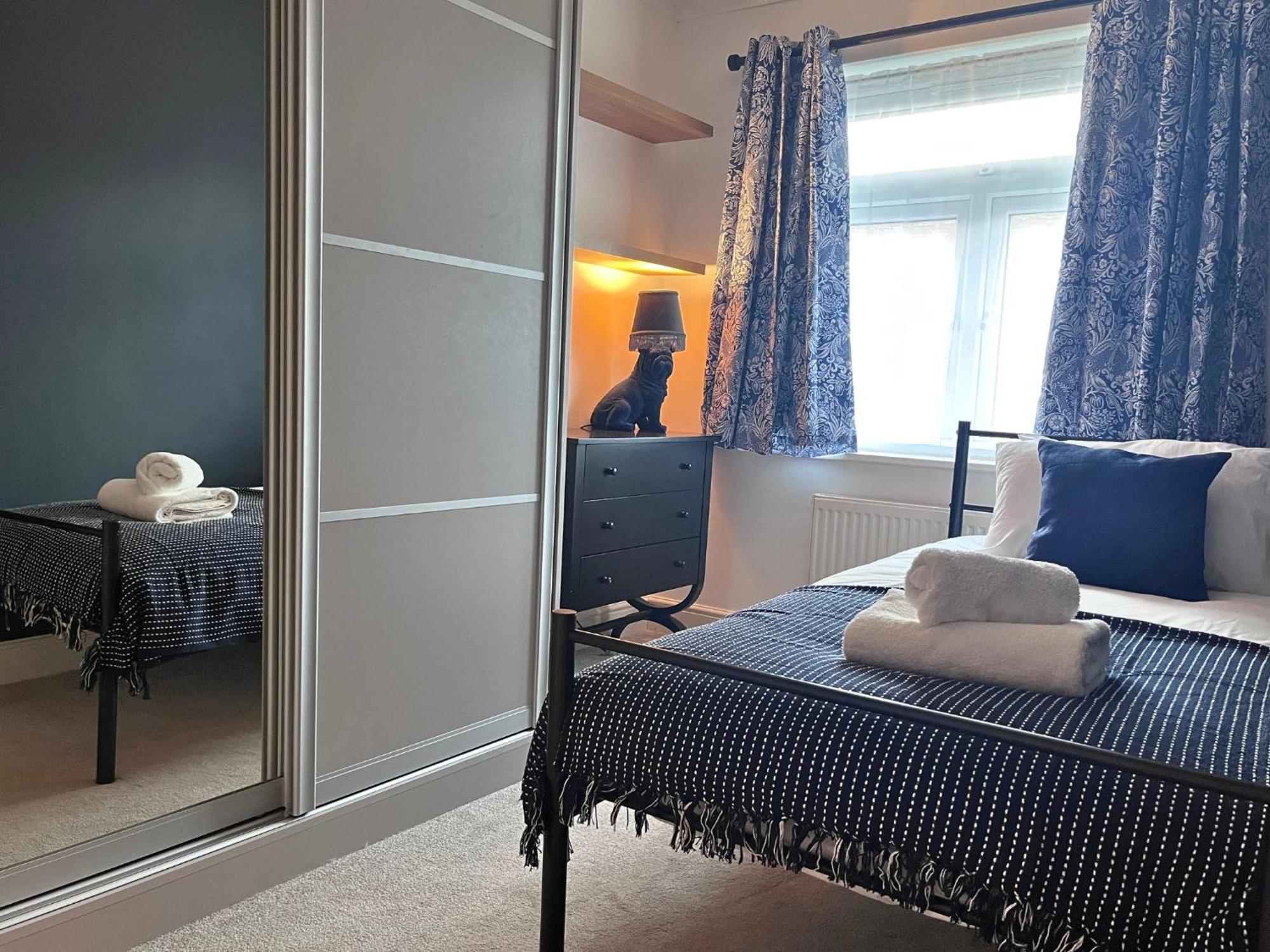 Jekyll'S On Hyde - Spacious Town House - Central Winchester - Free Parking, Sleeps 5 - By Xplus Stays ภายนอก รูปภาพ