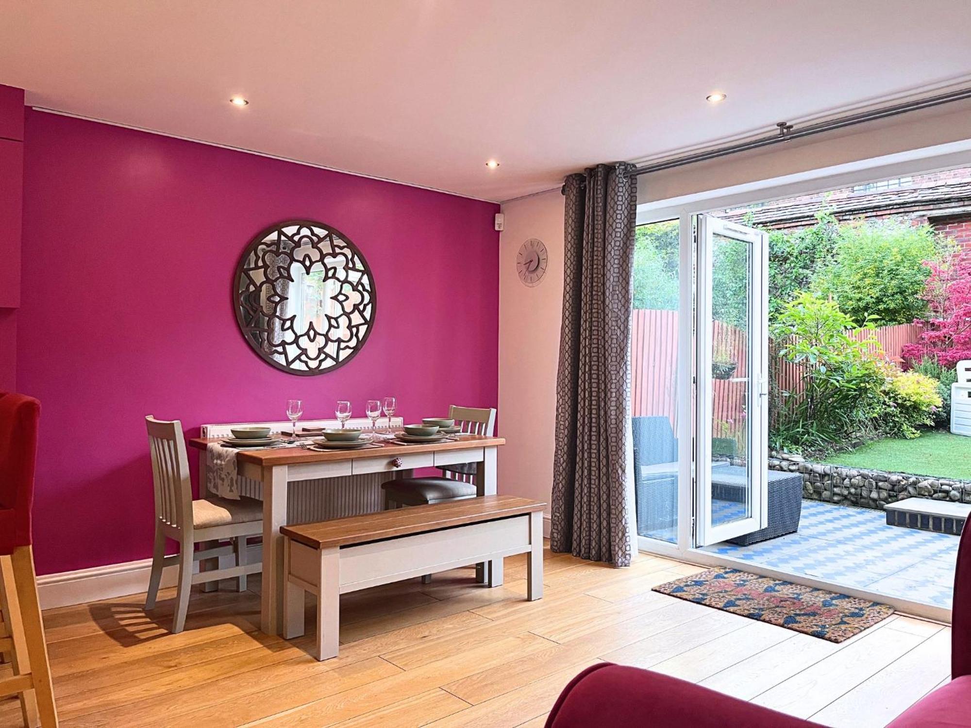 Jekyll'S On Hyde - Spacious Town House - Central Winchester - Free Parking, Sleeps 5 - By Xplus Stays ภายนอก รูปภาพ
